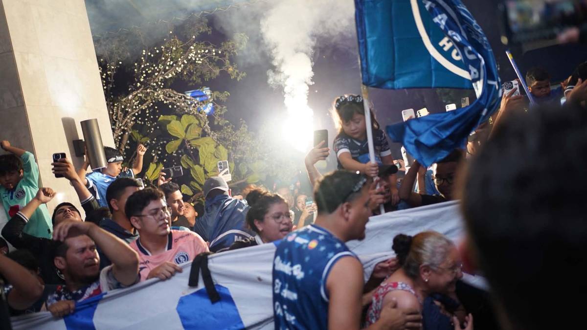 Banderazo: locura de Motagua, Chauder presente, abuelita y show previo a la final