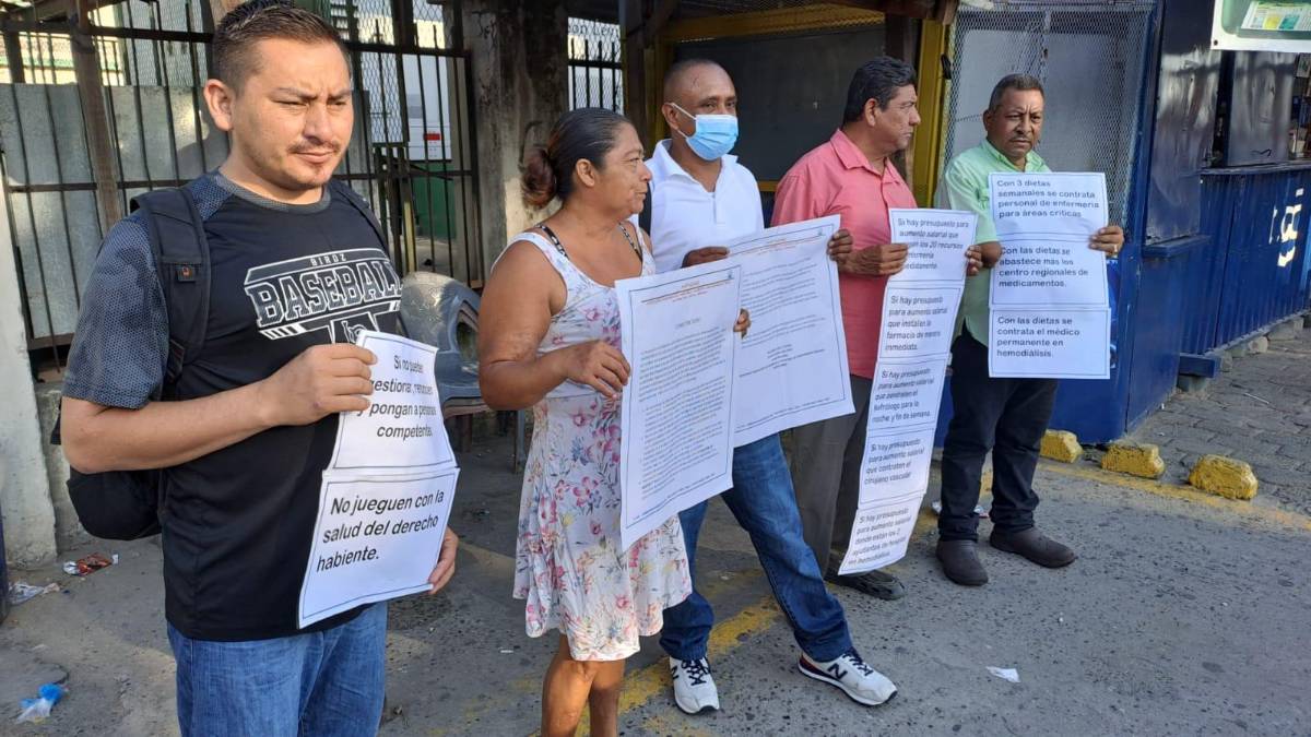 Pacientes renales exigen destitución del director del IHSS