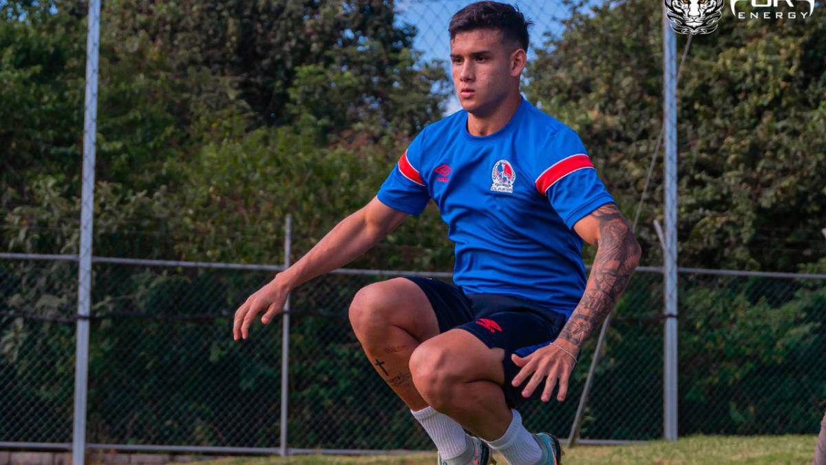 André Orellana del Olimpia fue castigado con tres juegos.