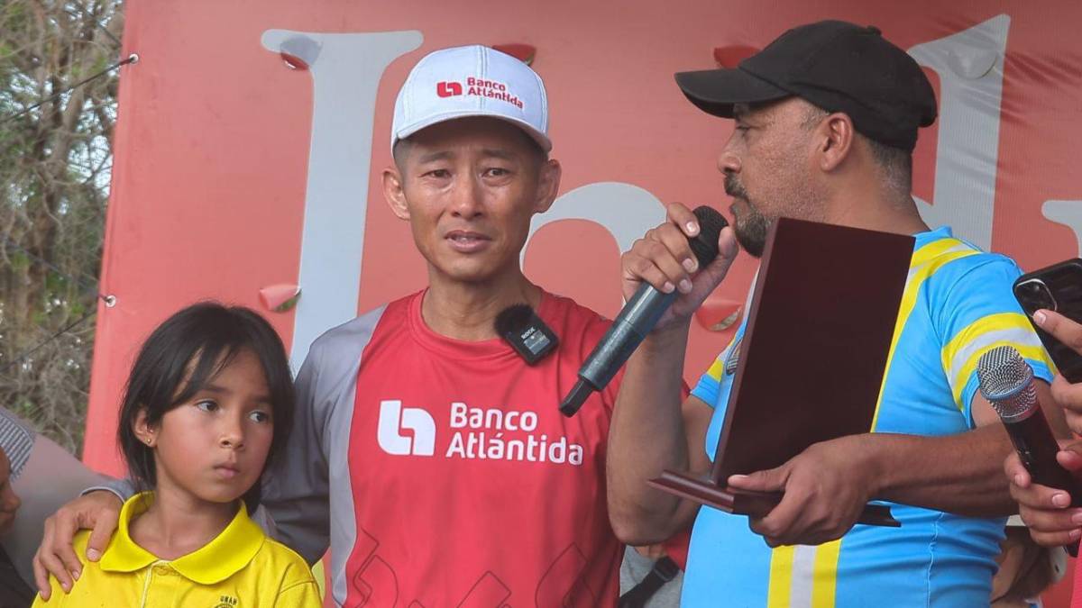 ¡Lo logró! Shin Fujiyama llega a la meta de los 250 kilómetros