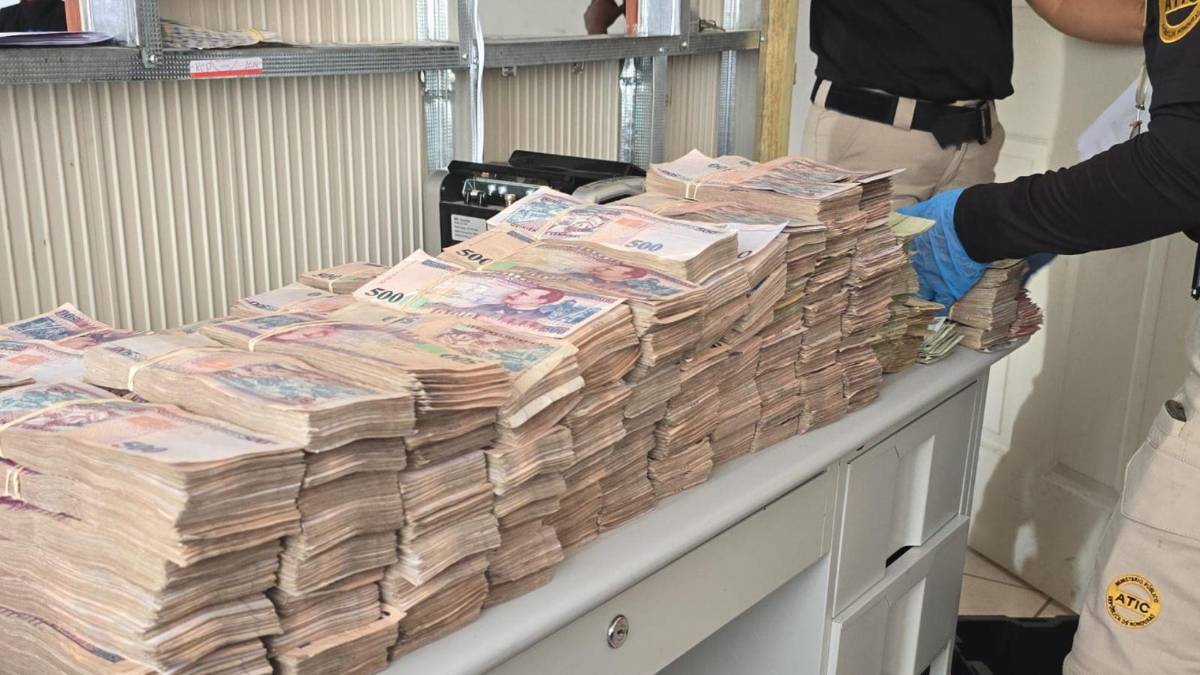 Largas filas e incertidumbre: el ambiente en las afueras de las sedes de Koriun Inversiones