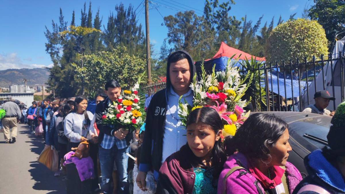 Fieles hondureños desbordan fe ante la virgen de Suyapa