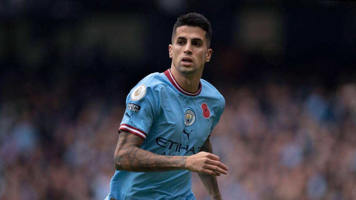 Joao Cancelo interesa a los grandes clubes de Europa. El portugués ha sido suplente en cuatro de los últimos seis partidos del Manchester City entre Premier League, FA Cup y Carabao Cup. El luso es uno de los mejores laterales izquierdos del mundo. Todos los grandes de Europa se encuentran atentos a su situación en el Etihad Stadium.