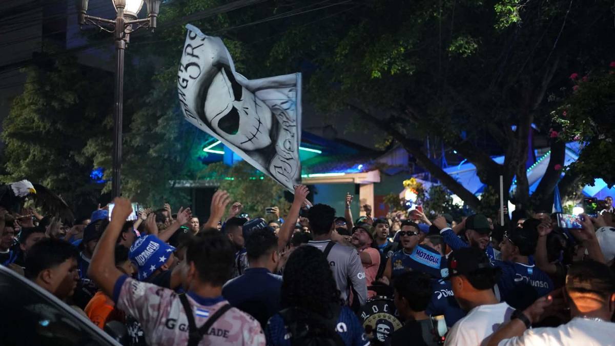 Banderazo: locura de Motagua, Chauder presente, abuelita y show previo a la final
