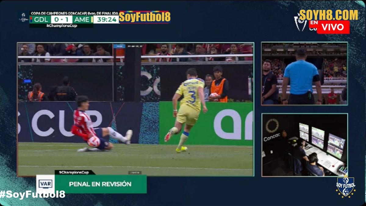 Tras revisar en el VAR, Saíd Martínez anuló el segundo penal del América.