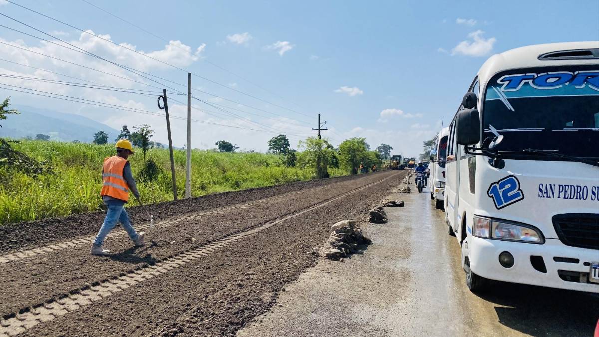 Transportistas demandan celeridad en los trabajos de rehabilitación de la carretera que conecta el occidente hondureño con la zona norte.