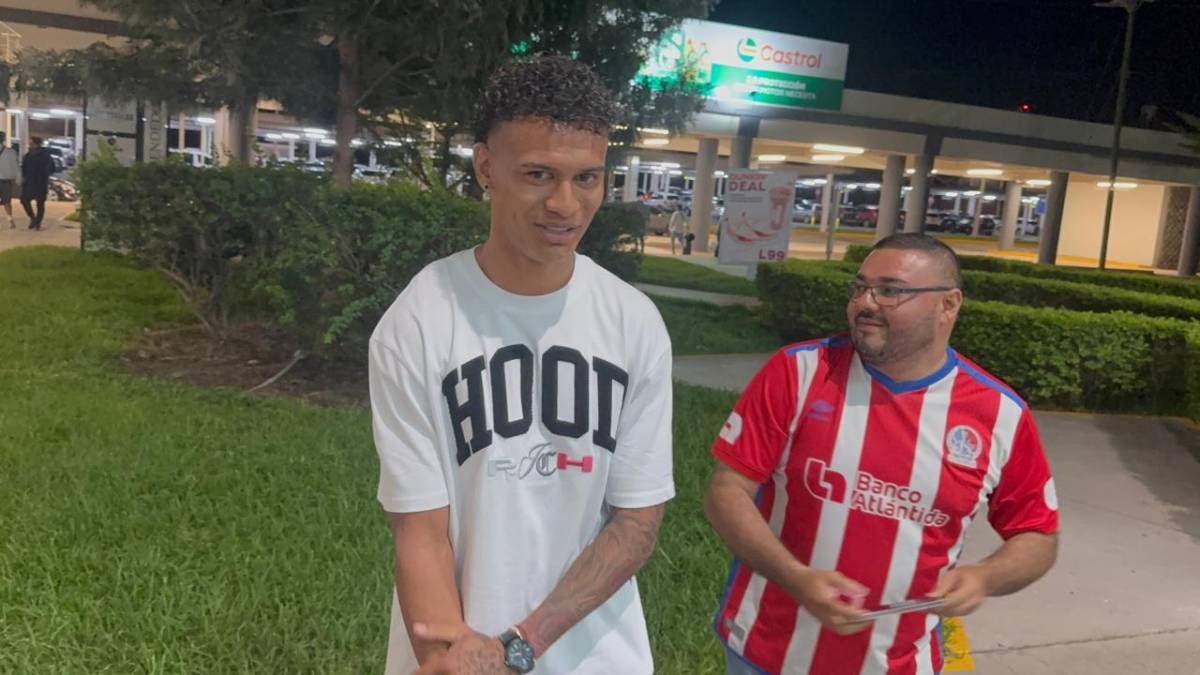 Un Yío solicitado: Kervin y Dereck muy sonrientes en su llegada a Honduras