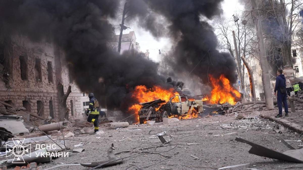 Zelenski muestra las imágenes del devastador ataque ruso en Ucrania