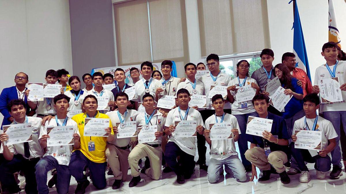 $!Participantes en olimpiadas nacionales de química.