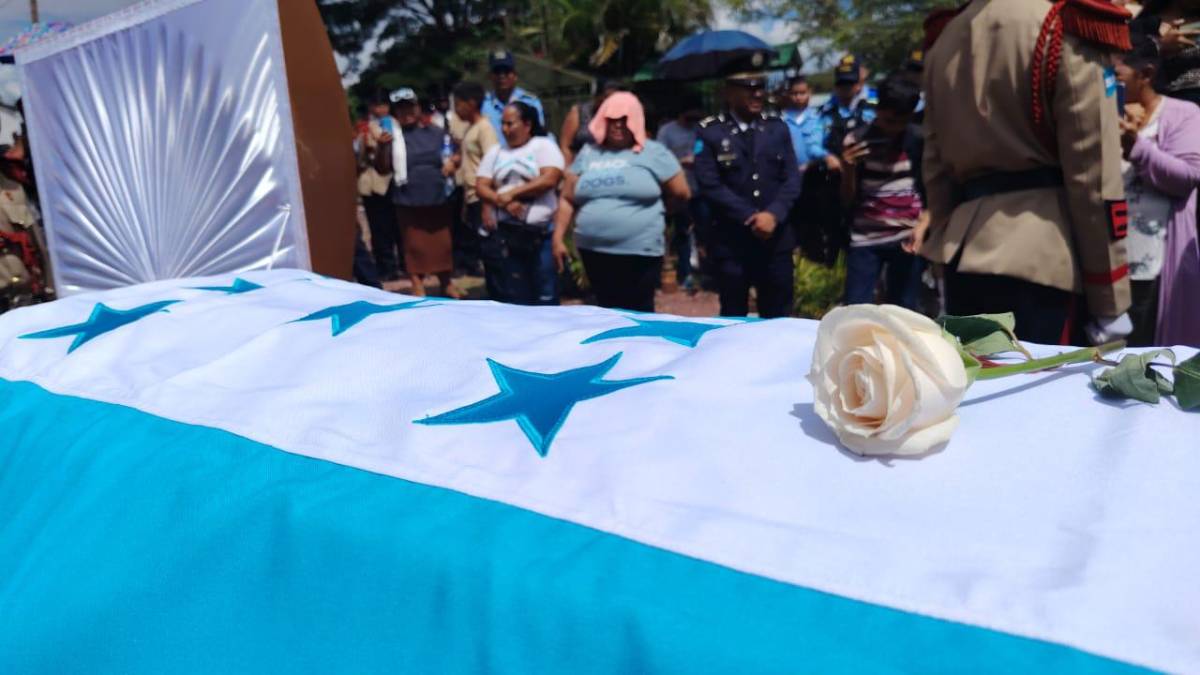 Emotiva despedida al policía Kenny Curry Ávila tras su trágica muerte