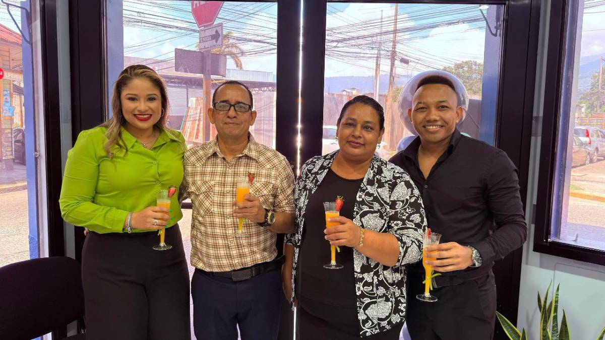 Brindis inaugural de Ready On Travel