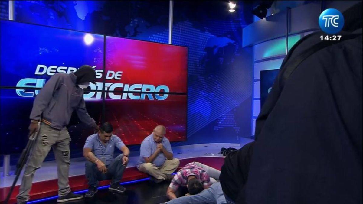 Matan a fiscal que investigaba asalto a televisora en Ecuador