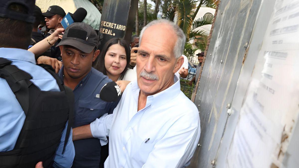 Nasry Asfura llega a audiencia inicial