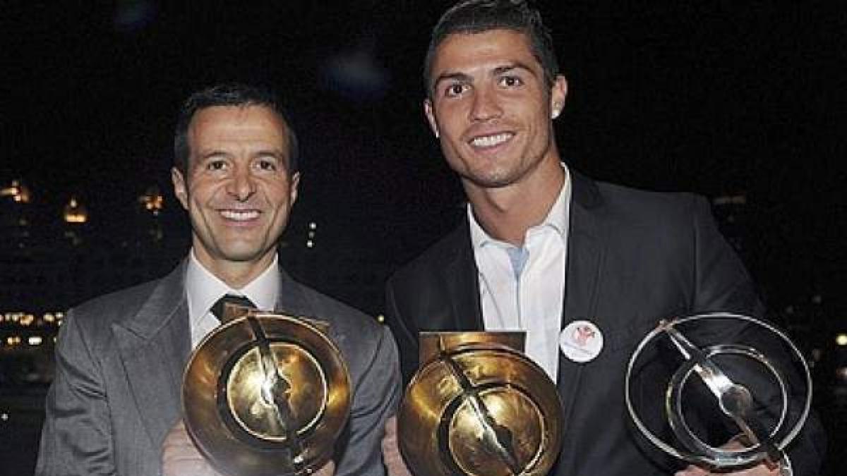 Jorge Mendes, es considerado uno de los agentes más influyentes del mundo, representó a Cristiano Ronaldo durante más de 20 años, desde el inicio de su carrera profesional en el Sporting de Portugal hasta el final de su reciente segunda etapa en el Manchester United.