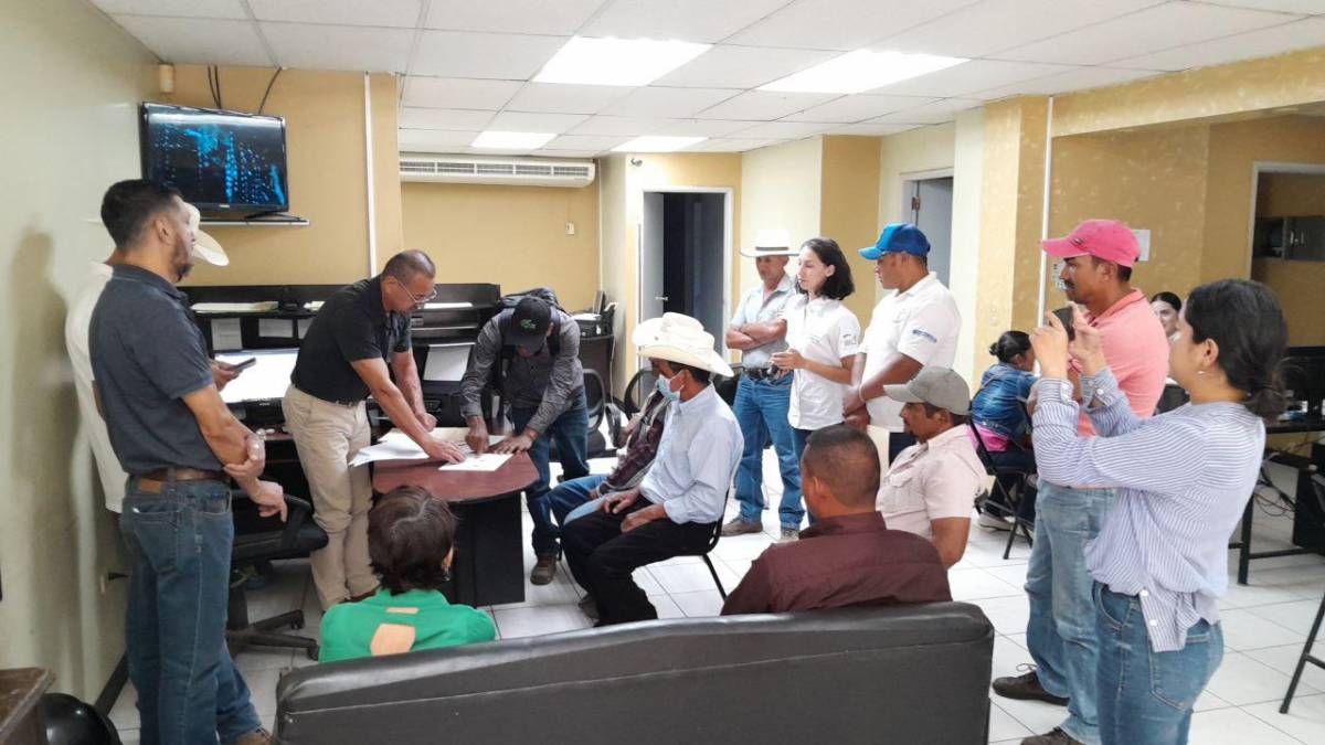 Evento público para la compra de una parcela de tierra en la Reserva Biológica Volcán Pacayita.