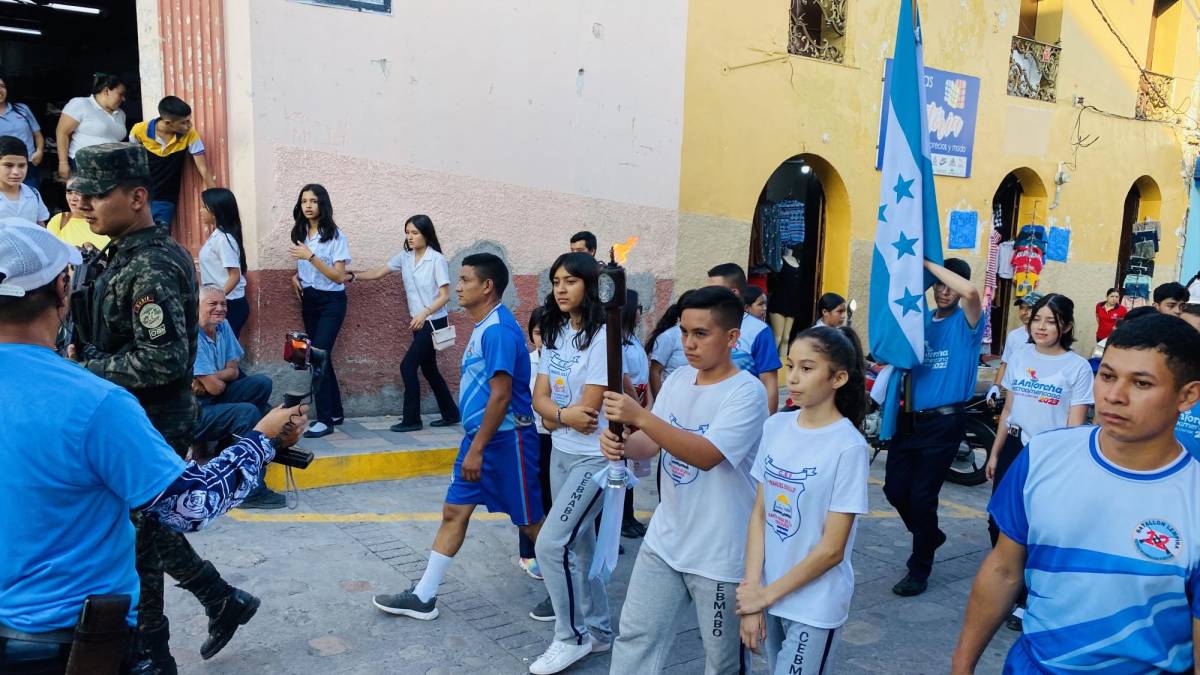 Antorcha de la paz ilumina Honduras en su independencia
