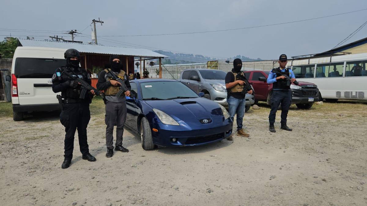 Vehículo turismo decomisado a “La Mafia” en Copán.