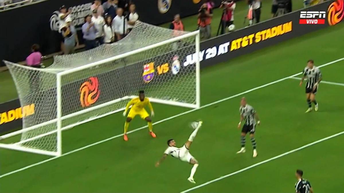 Joselu se luce y marca golazo de chilena en el Real Madrid-Manchester United