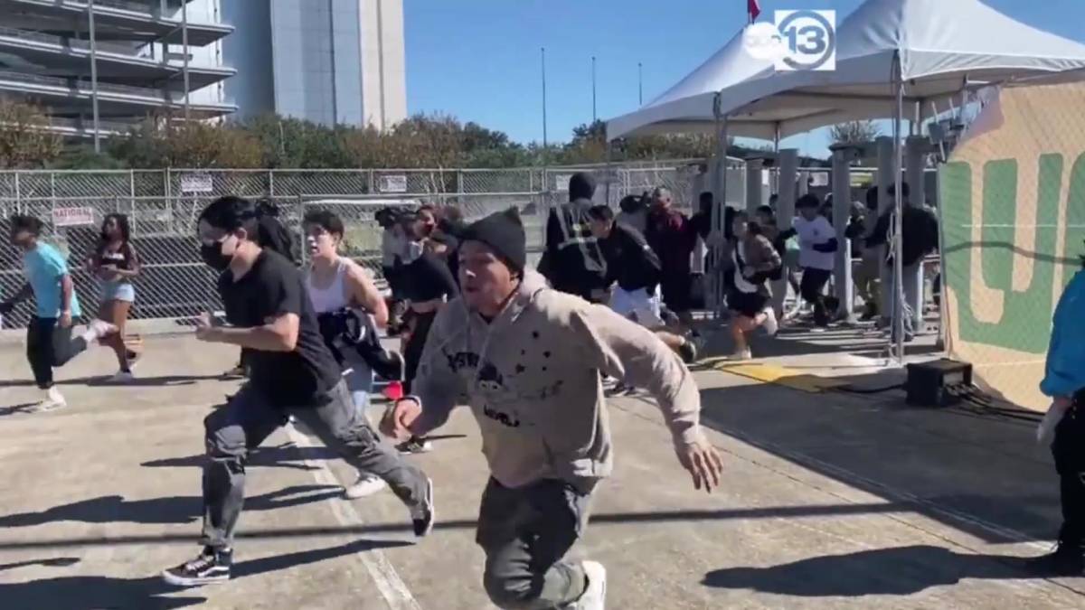 ¿QUÉ CAUSÓ LA AVALANCHA? Todavía se desconoce qué provocó la avalancha y el jefe de la Policía local de Houston, Troy Finner, ha instado a los vecinos de Houston a no sacar conclusiones precipitadas sobre lo ocurrido.”Creo que es muy importante que ninguno de nosotros especule. Nadie tiene todas las respuestas esta noche”, afirmó Finner en la rueda de prensa que dieron las autoridades en la madrugada del sábado.