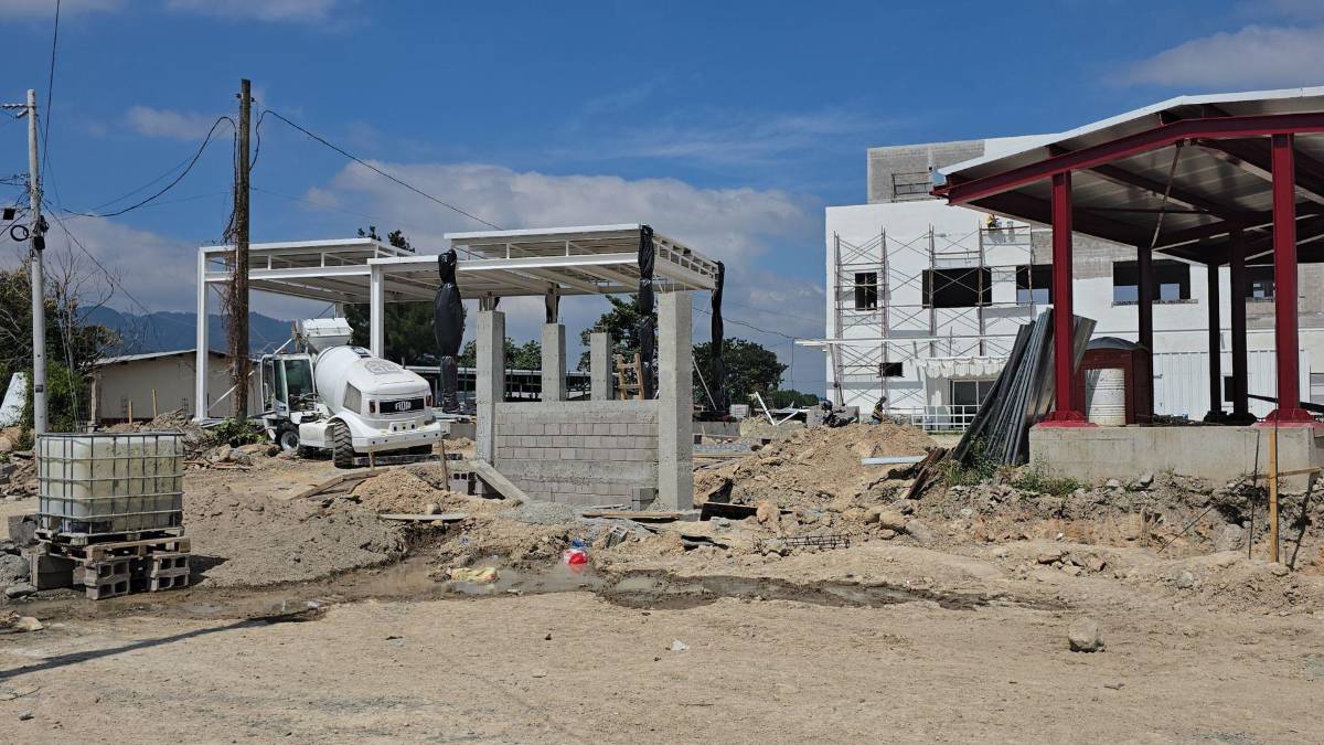 “Prometieron ocho hospitales... y en dos ni siquiera pusieron la primera piedra”