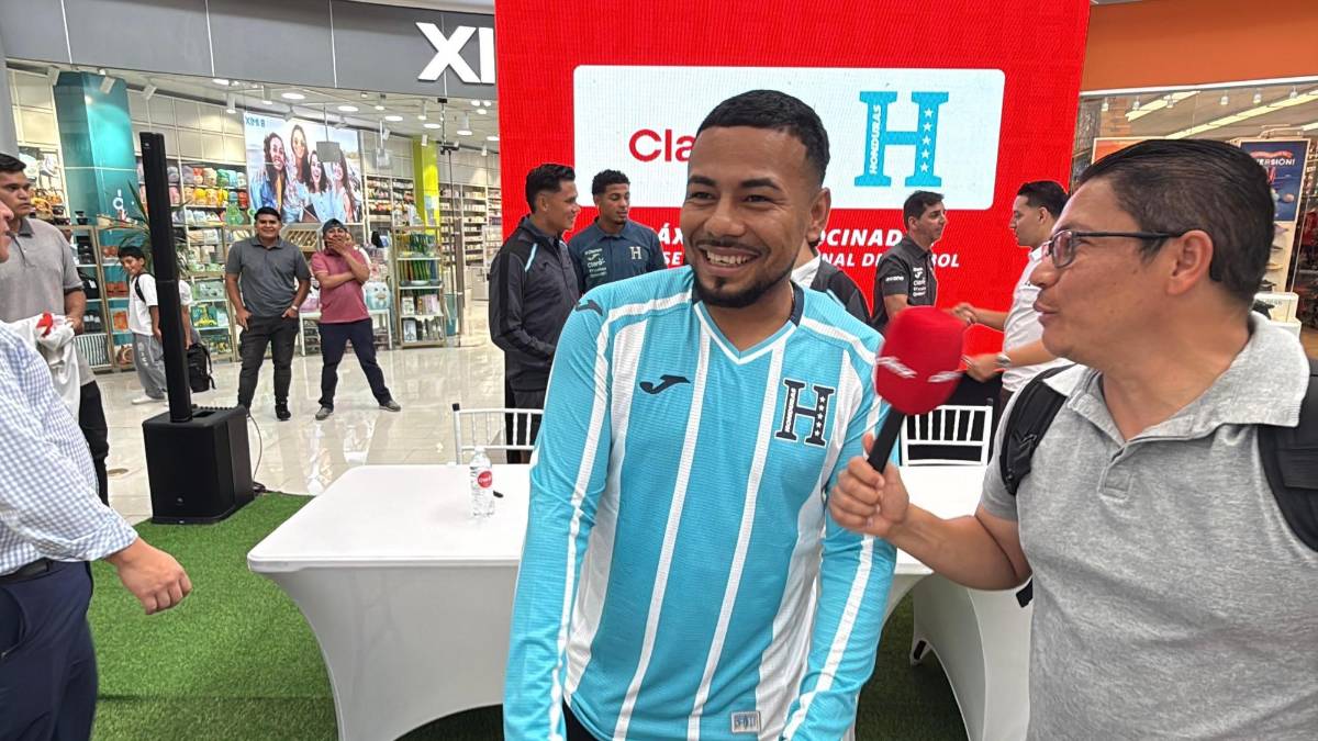 Show de Ruiz en firma de autógrafos, los seleccionados presentes y regalo
