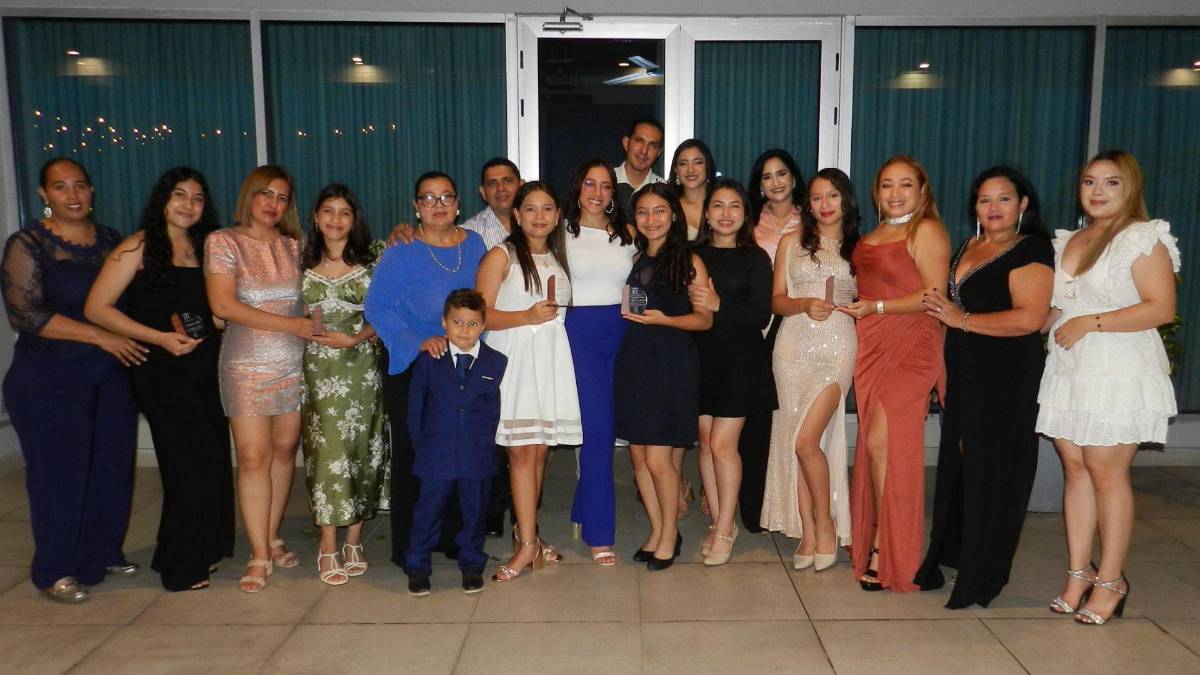 Bailarinas celebran su debut en puntas en emotiva cena de  Academia Paso a Paso