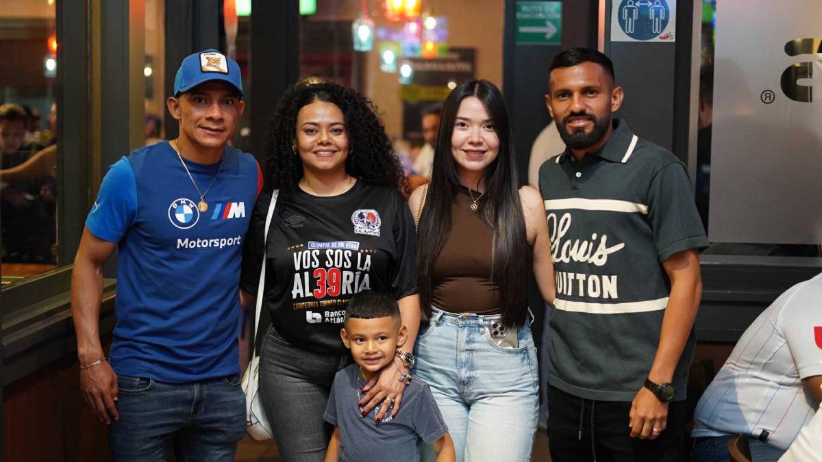 Futbolistas de Olimpia bien acompañados, furor por Elis y festejos del campeón