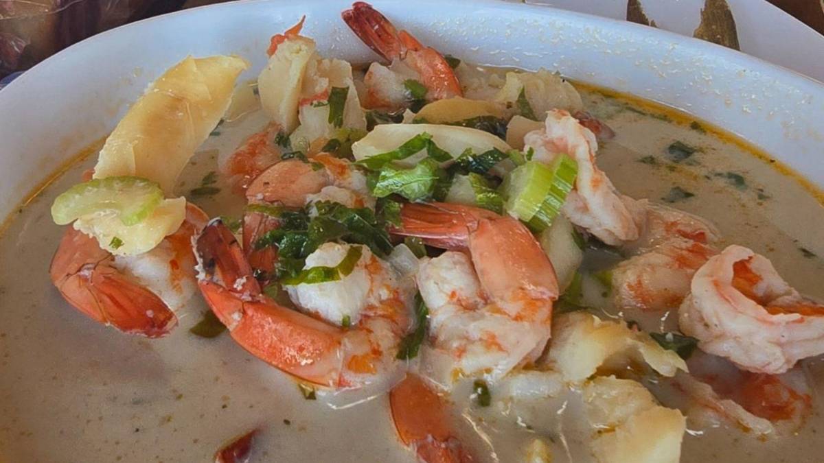 Pesca entre olas en la Miami de Tela: el asombroso ritual entre el mar y la laguna