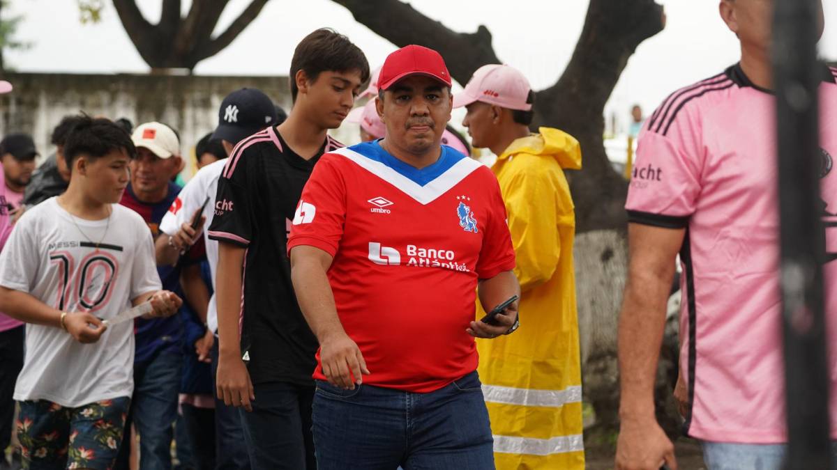 Ambiente afuera del Olímpico: fiesta, color e ilusión por ver a Messi