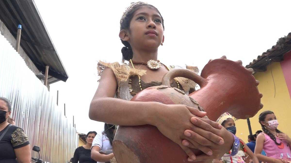 Niños hondureños dramatizan la vida y muerte del Cacique Lempira