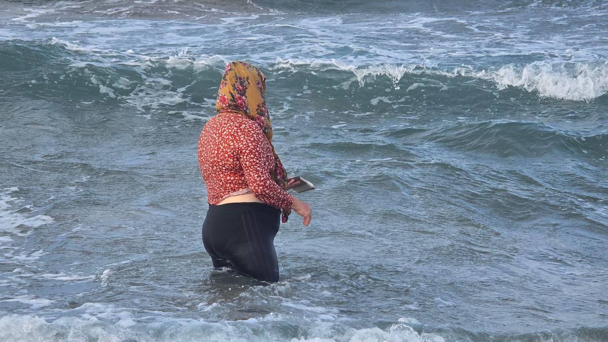 Pesca entre olas en la Miami de Tela: el asombroso ritual entre el mar y la laguna