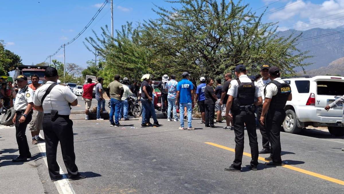 Caos en Guatemala por bloqueos en carreteras en protestas