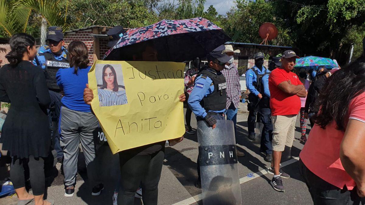 Chats de la hondureña Ana Hernández dan giro a su caso: “Tenía moretes y mordidas”