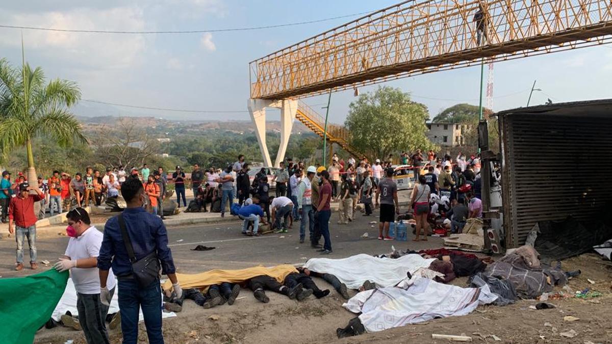 “Mi solidaridad con las víctimas del accidente de tránsito ocurrido en el tramo Chiapa de Corzo-Tuxtla Gtz. He instruido dar puntual atención y auxilio a las y los lesionados. Se determinarán responsabilidades de acuerdo a la ley”, indicó en un mensaje en Twitter el gobernador del estado de Chiapas, Rutilio Escandón. 