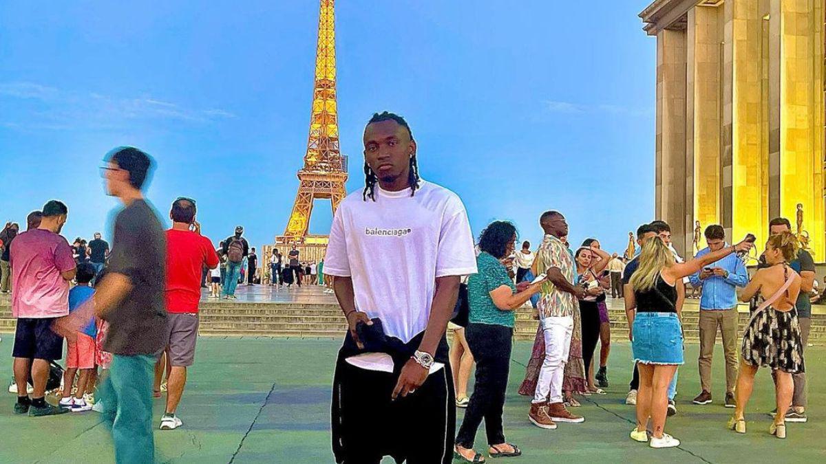 El futbolista catracho comparte su estilo de vida en Francia. Elis no ha perdido la oportunidad de mostrar las espectaculares estructuras de Francia, tal es el caso de la Torre Eiffel.