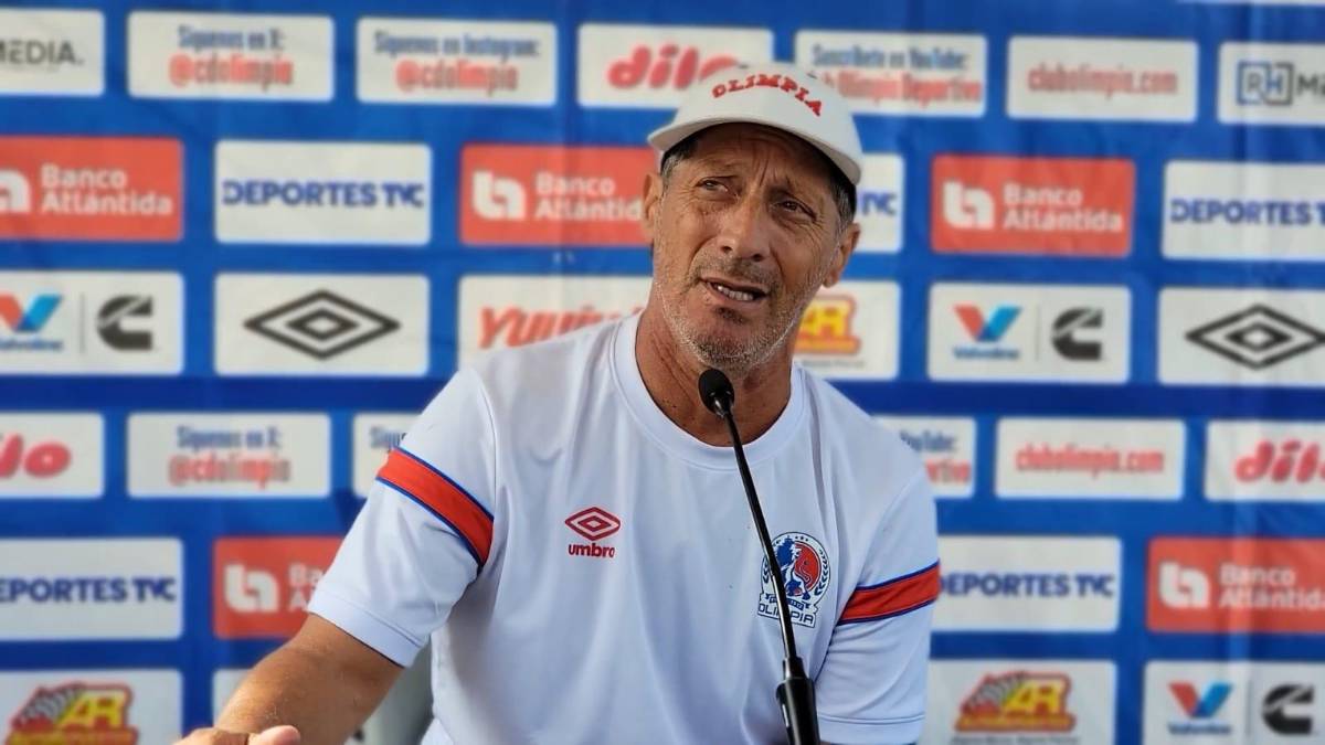 Pedro Troglio en conferencia de prensa previo a la gira por Estados Unidos.