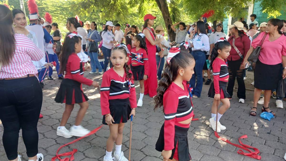 Nacaome: con patriotismo, estudiantes rinden honores a Honduras