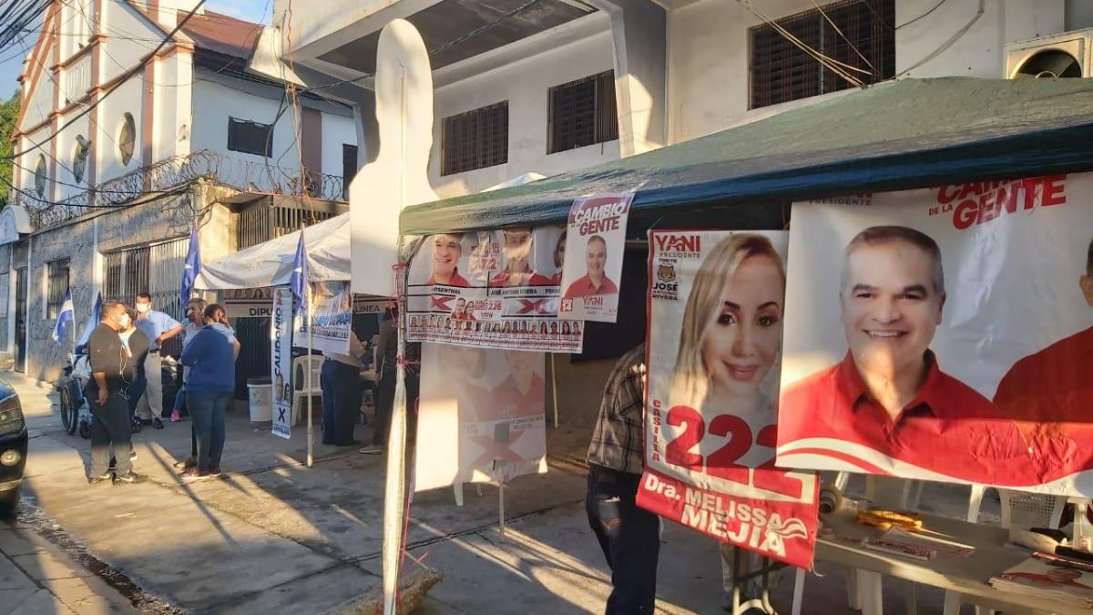 Sampedranos comienzan a acudir a los centros de votación este domingo 28 de noviembre