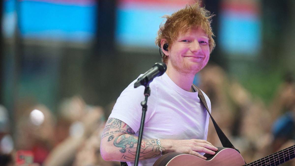 Ed Sheeran vuelve a sonreír y a enamorarse ante masivo público en España