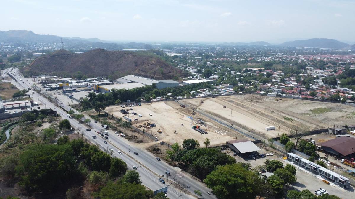 Un mall, plazas y ofibodegas construyen en el sureste