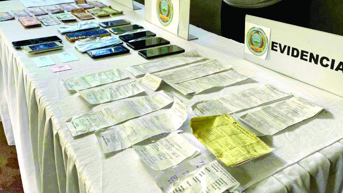A través de sistemas de envíos y cuentas de bancos cobraban altas sumas de dinero, según la Policía.