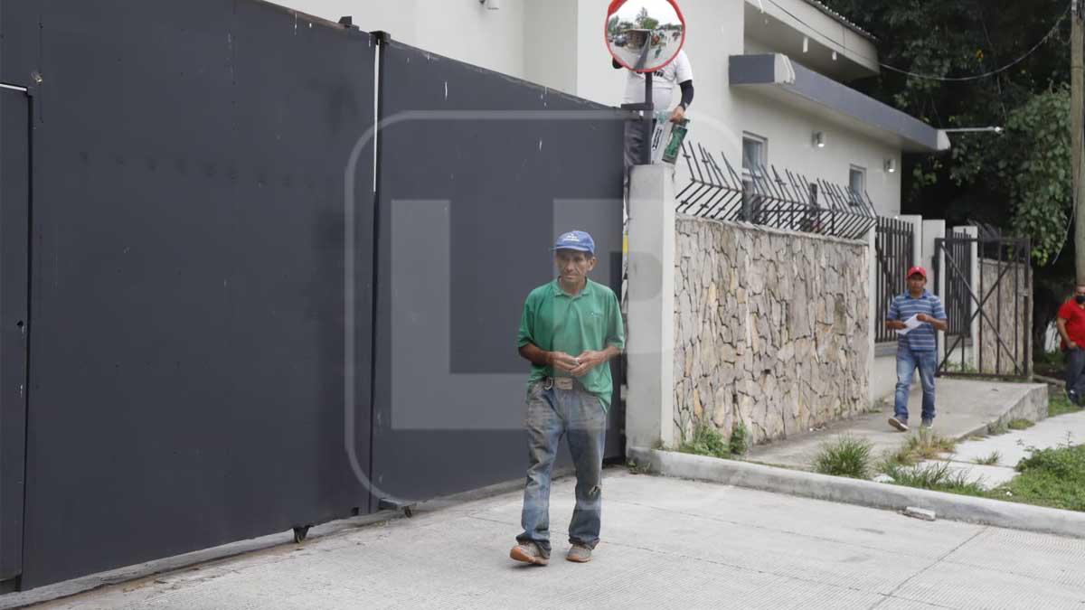 El 10 de junio, el padre de los niños fue contratado para cuidar una finca en La Laguna, por lo que fue por sus dos hijos a Cabañas y los trasladó ese mismo día a El Paraíso con el fin de que le ayudaran a cuidar la propiedad.