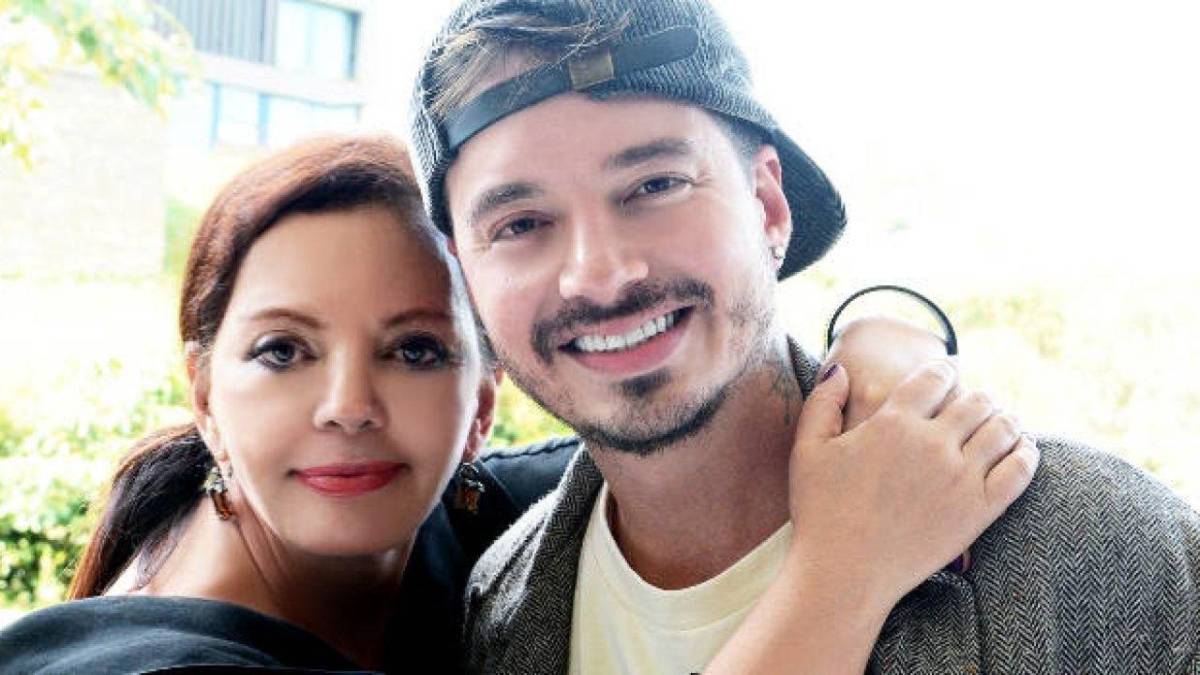 J Balvin pide oraciones para su madre, enferma de Covid-19