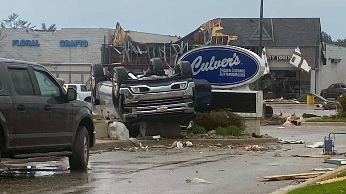 VIDEO: Al menos 2 muertos y 40 heridos por potente tornado en Michigan, EEUU