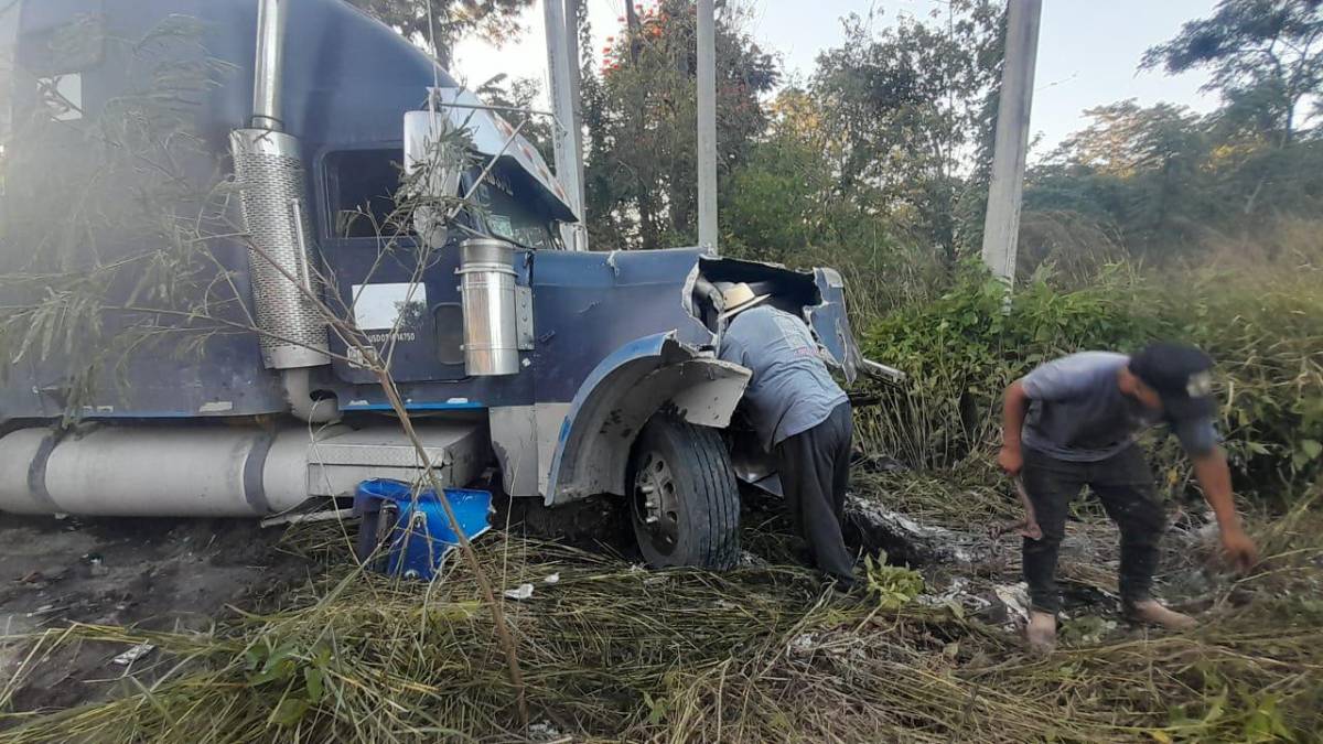 La rastra del héroe hondureño don Elías queda destrozada tras accidente