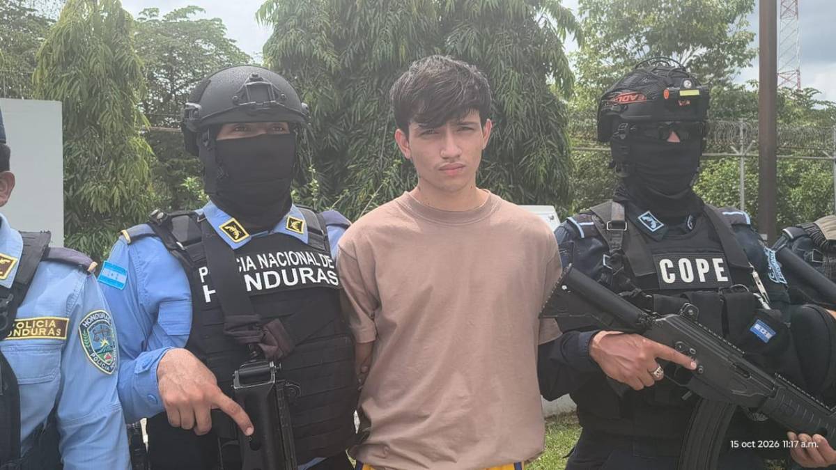 Armas, radios y dinero de extorsión: lo que decomisaron a alias “Casper” en SPS