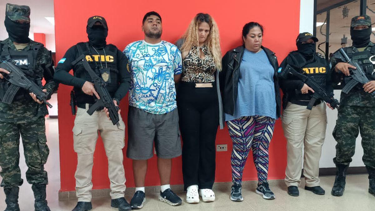  La Unidad Contra la Trata, Explotación Sexual Comercial y Tráfico de Personas (UTESCTP) y la Agencia Técnica de Investigación Criminal (ATIC) capturaron a los dueños y administradores del Fiesta Club, un club nocturno que operaba en el bulevar del Norte de San Pedro Sula en el sector Bermejo.