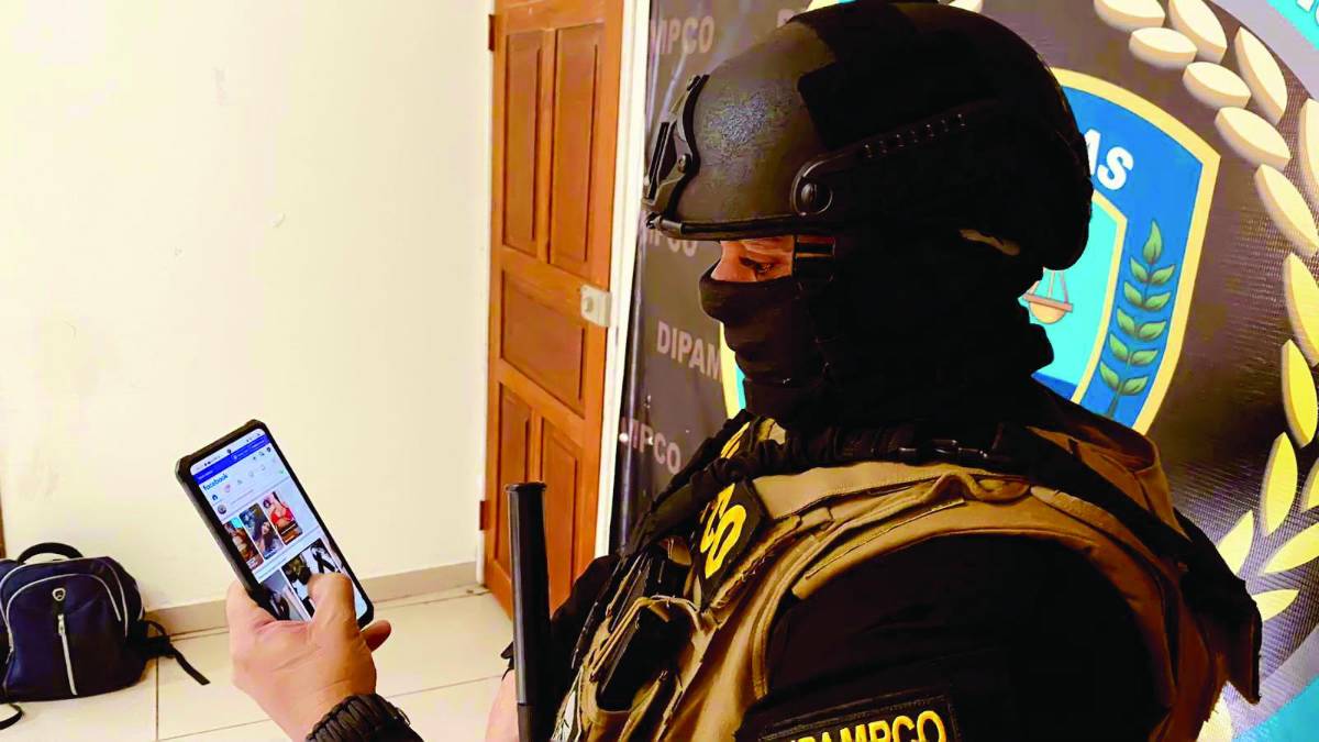 Seductoras fotografías en perfiles falsos: así extorsionan en Copán