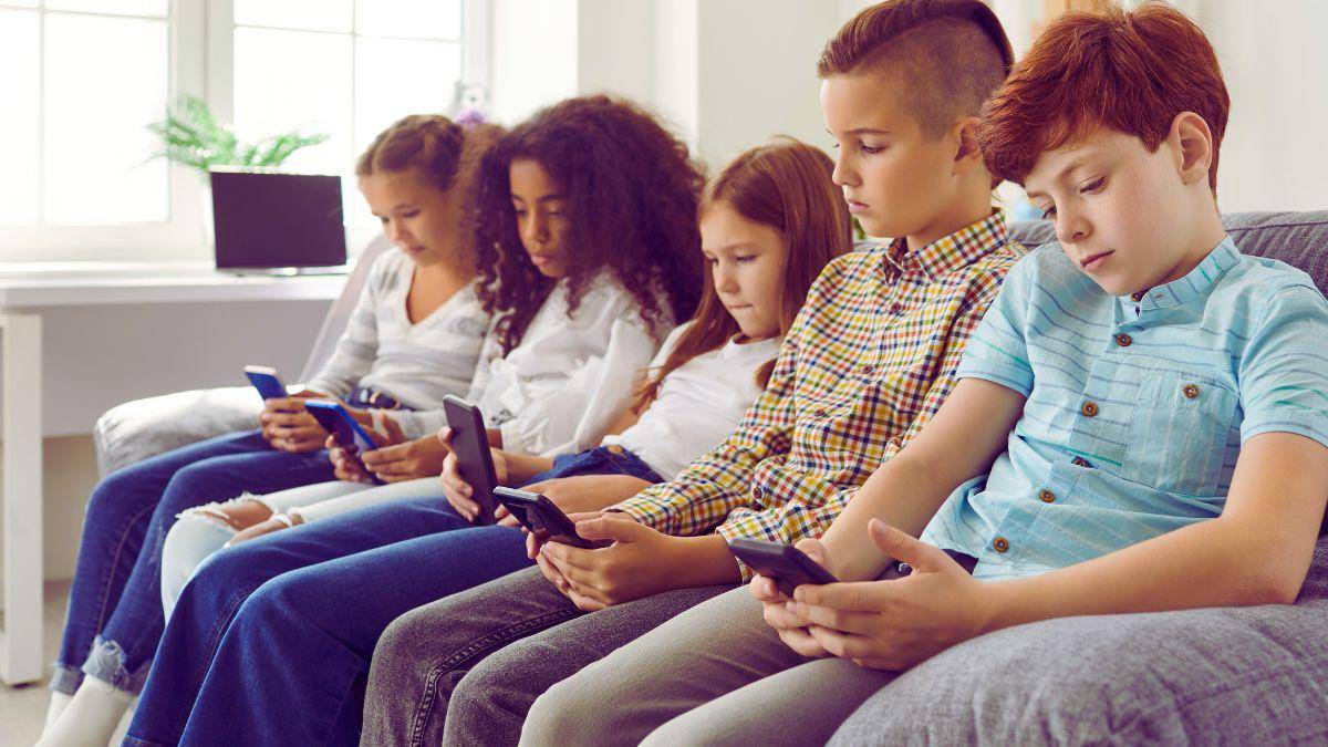 $!<b>El uso excesivo de aparatos móviles causa adicción en los niños, sobre todo a partir de los seis años.</b>