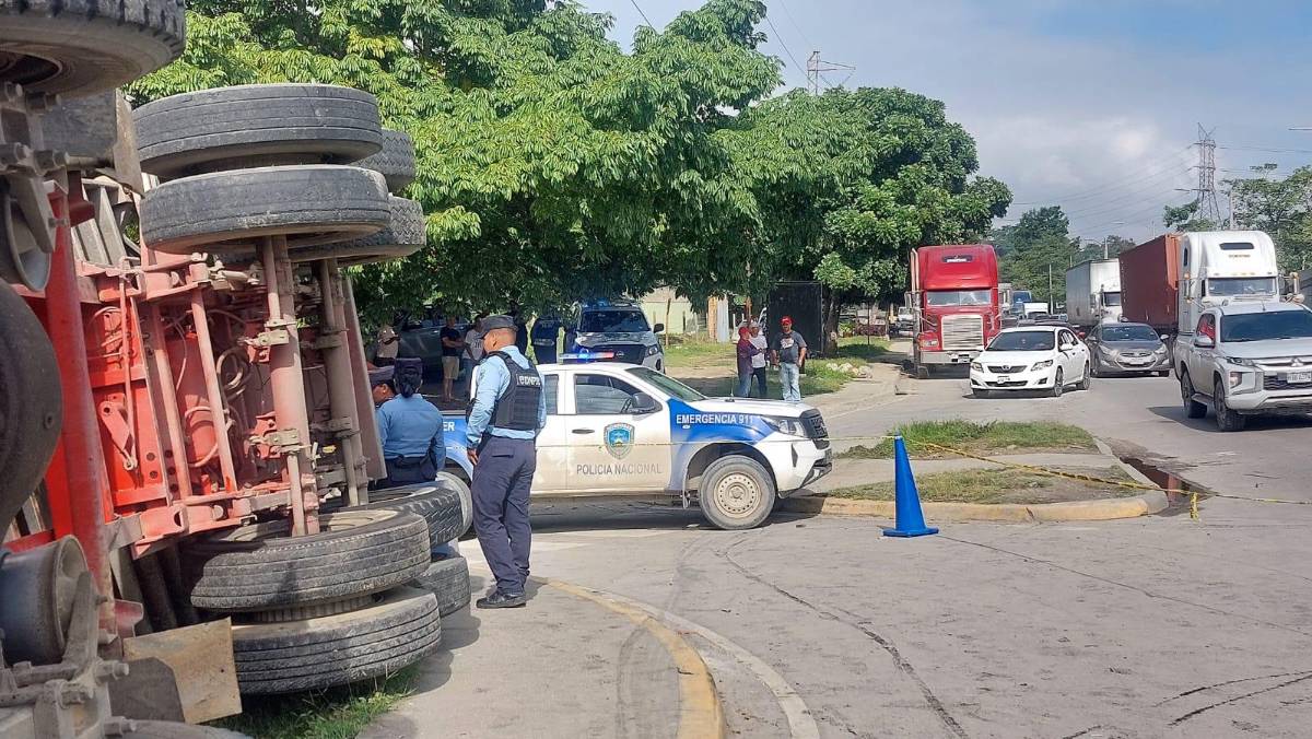 Esto se sabe del accidente de la rastra que dejó un muerto en el bulevar del este